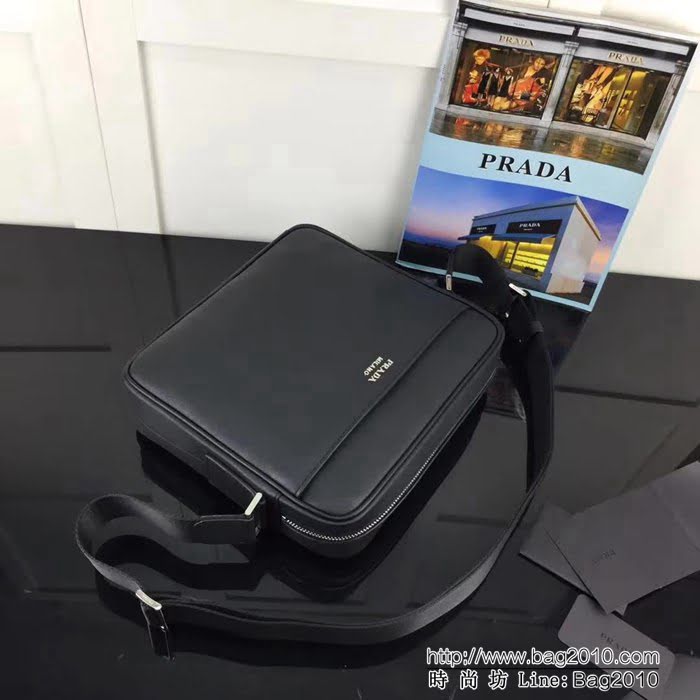 普拉達PRADA原單 PRADA最新款2VH014克色 男士單肩斜挎包 官網同步 PHY1636